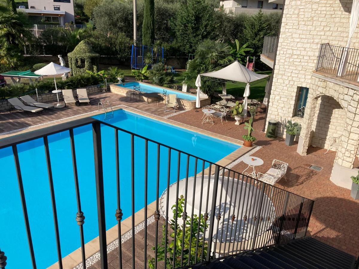 Aparthotel Residenza Le Due Torri Riva del Garda Esterno foto