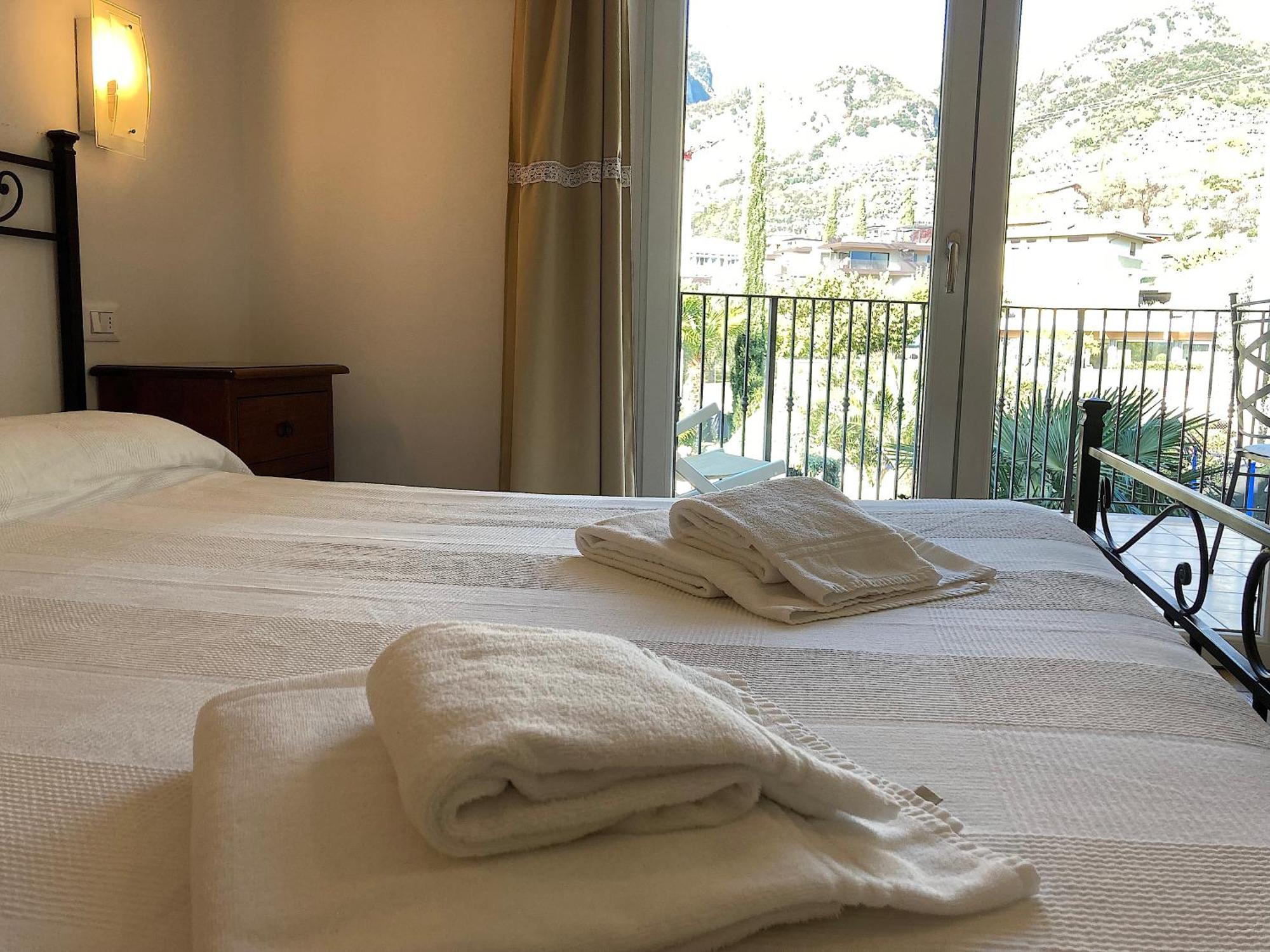 Aparthotel Residenza Le Due Torri Riva del Garda Esterno foto
