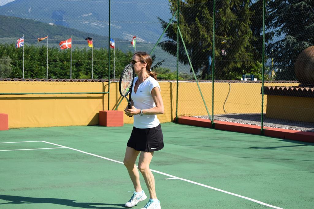 Aparthotel Residenza Le Due Torri Riva del Garda Esterno foto