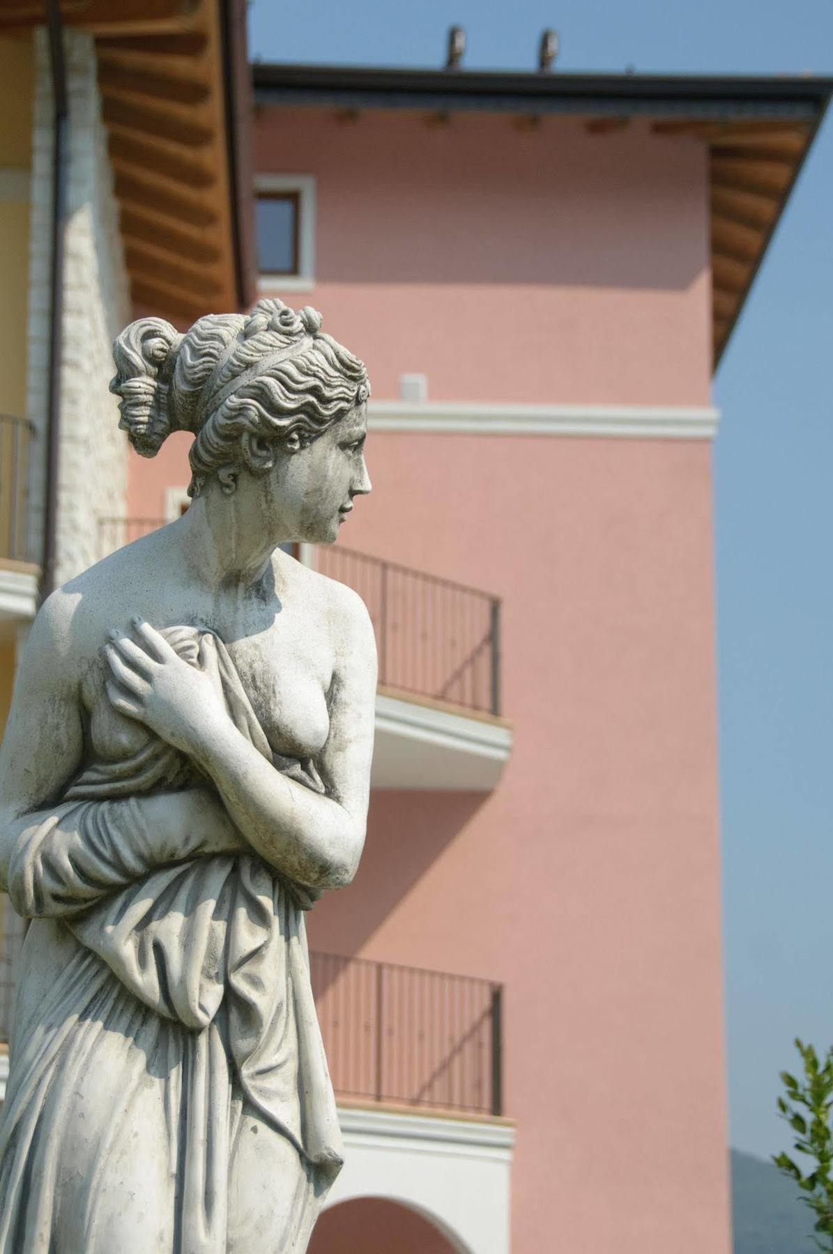 Aparthotel Residenza Le Due Torri Riva del Garda Esterno foto