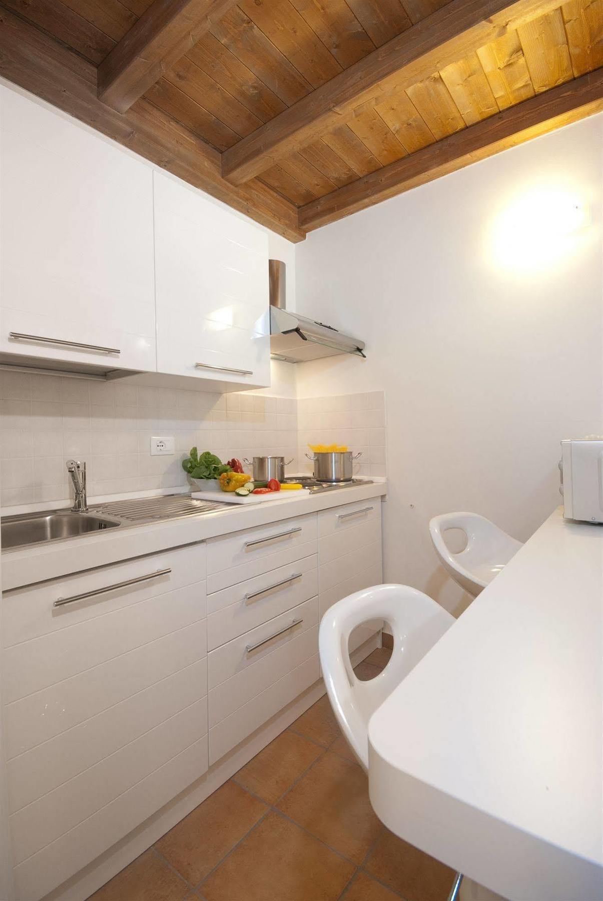 Aparthotel Residenza Le Due Torri Riva del Garda Esterno foto