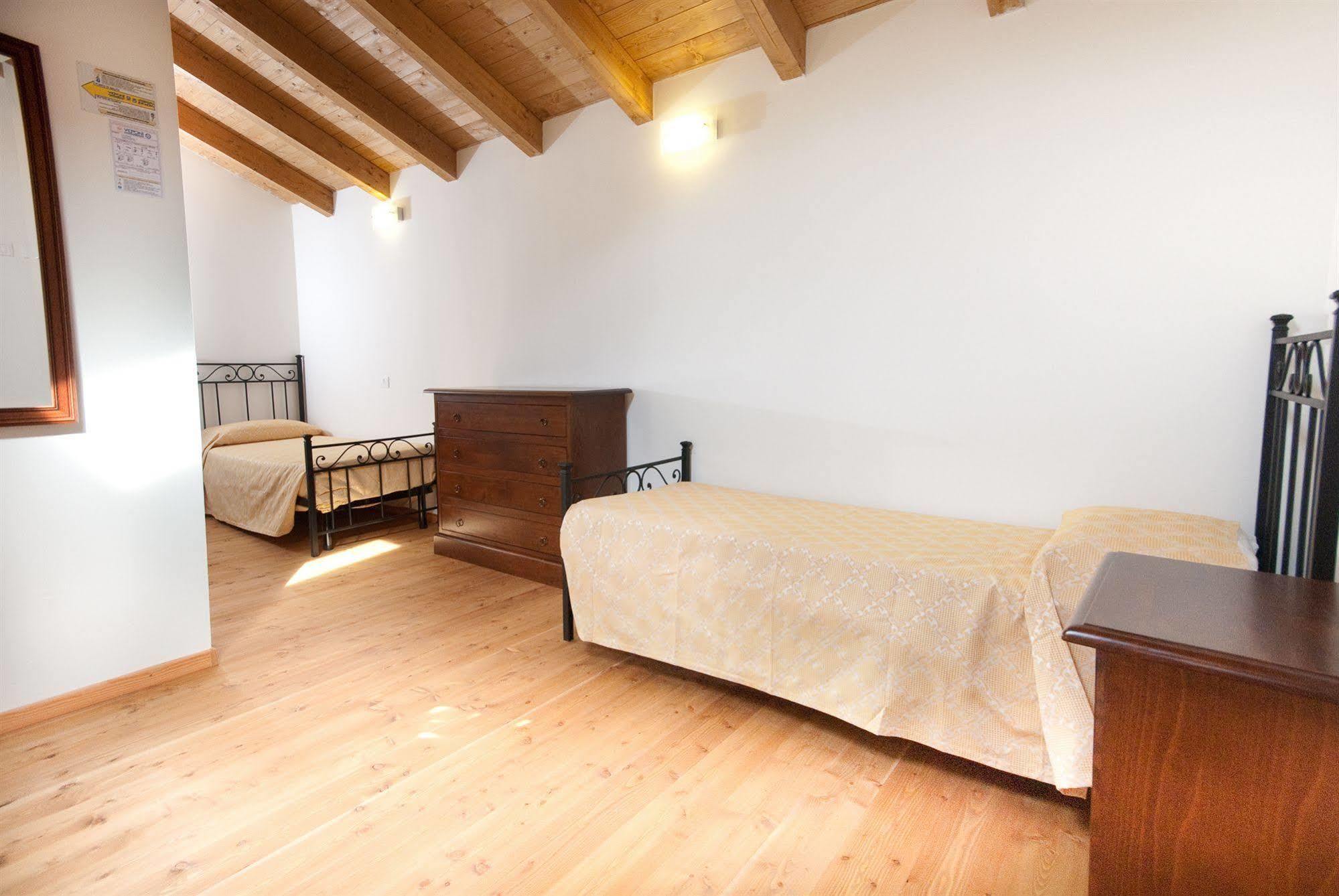 Aparthotel Residenza Le Due Torri Riva del Garda Esterno foto