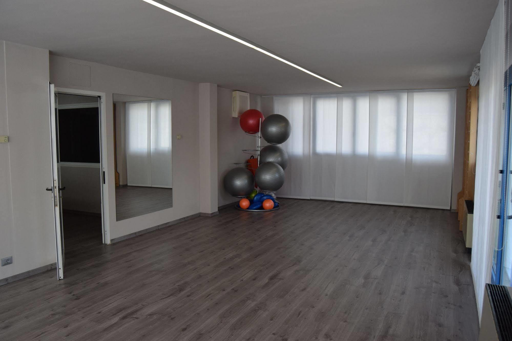 Aparthotel Residenza Le Due Torri Riva del Garda Esterno foto